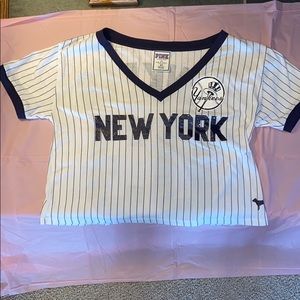 VS PINK New York Yankees shirt XS